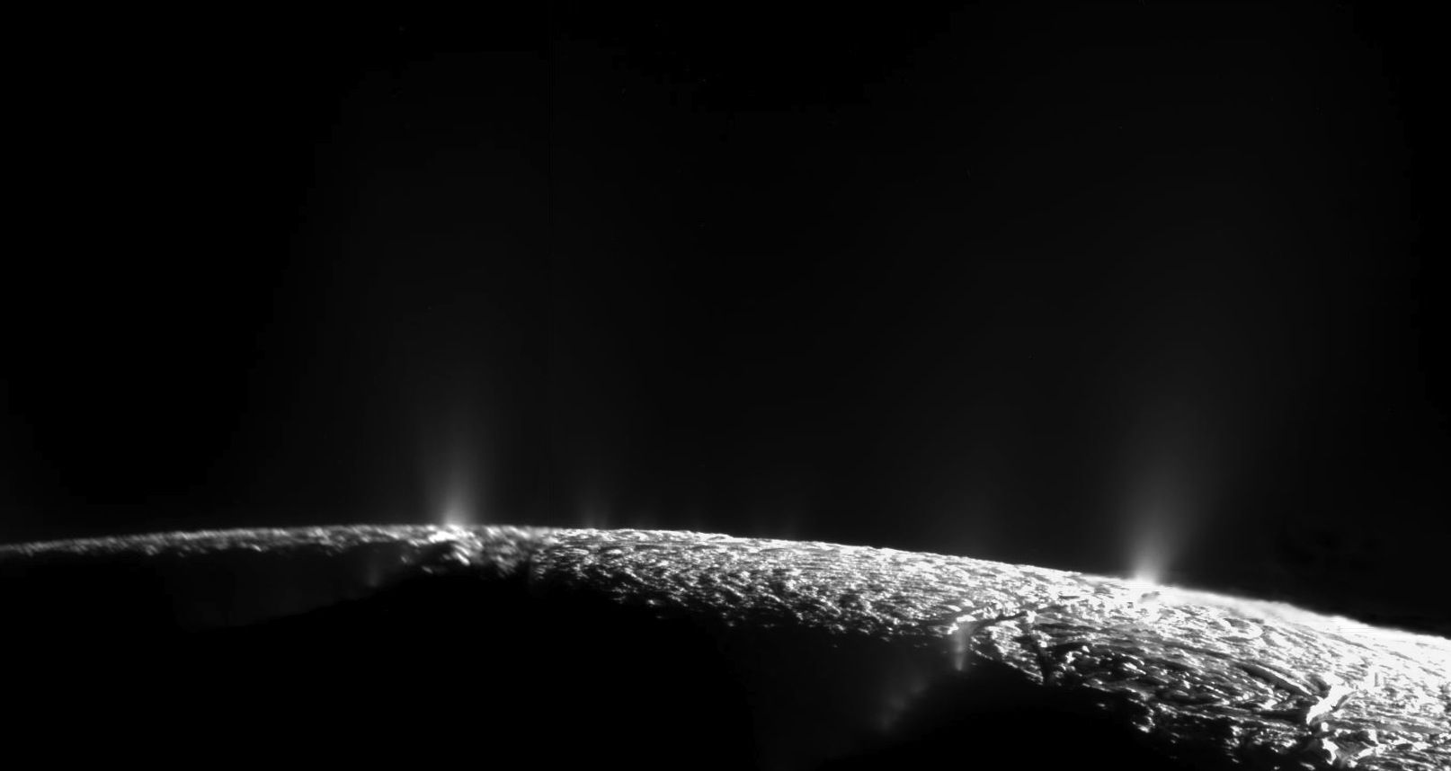 enceladus_geysers_20091121_first_3_images